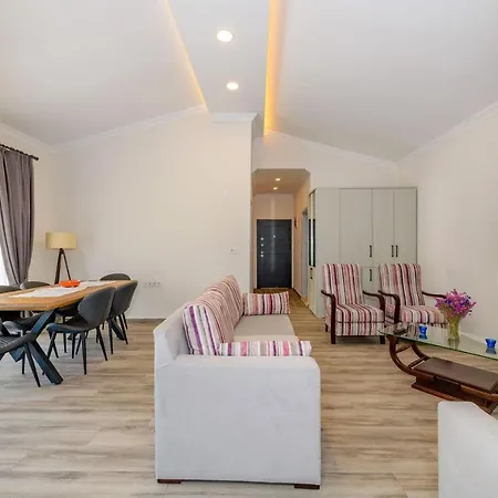 아파트 Outstanding Near Historical Area In *